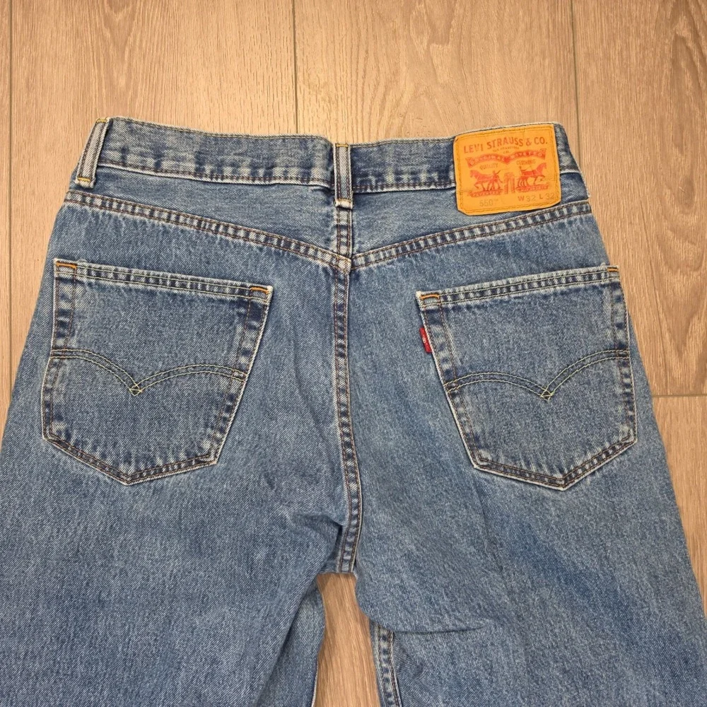 Levis 505 Regular Fit Straight Leg Jeans Mens 32x32 Medium Wash Blue Denim